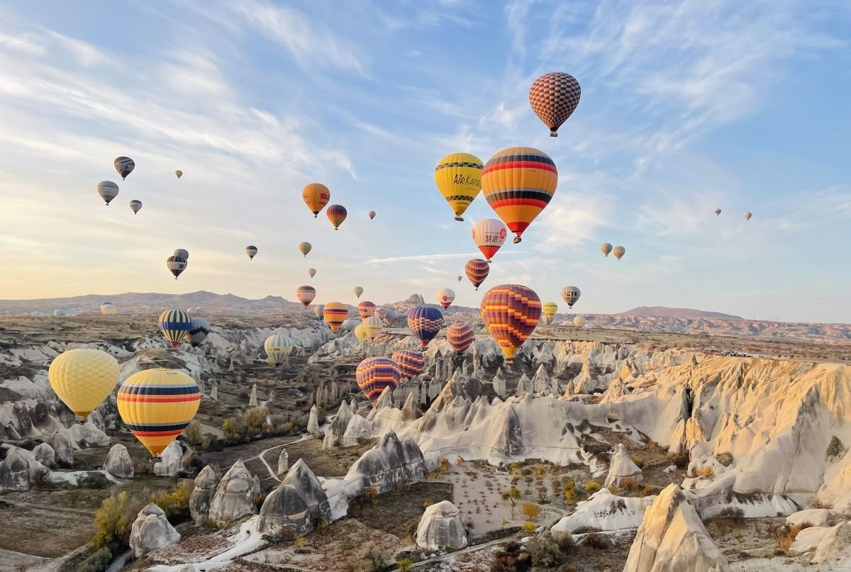 Nevsehir (Capadocia), Turquia: Tallado por el tiempo, pintado por globos